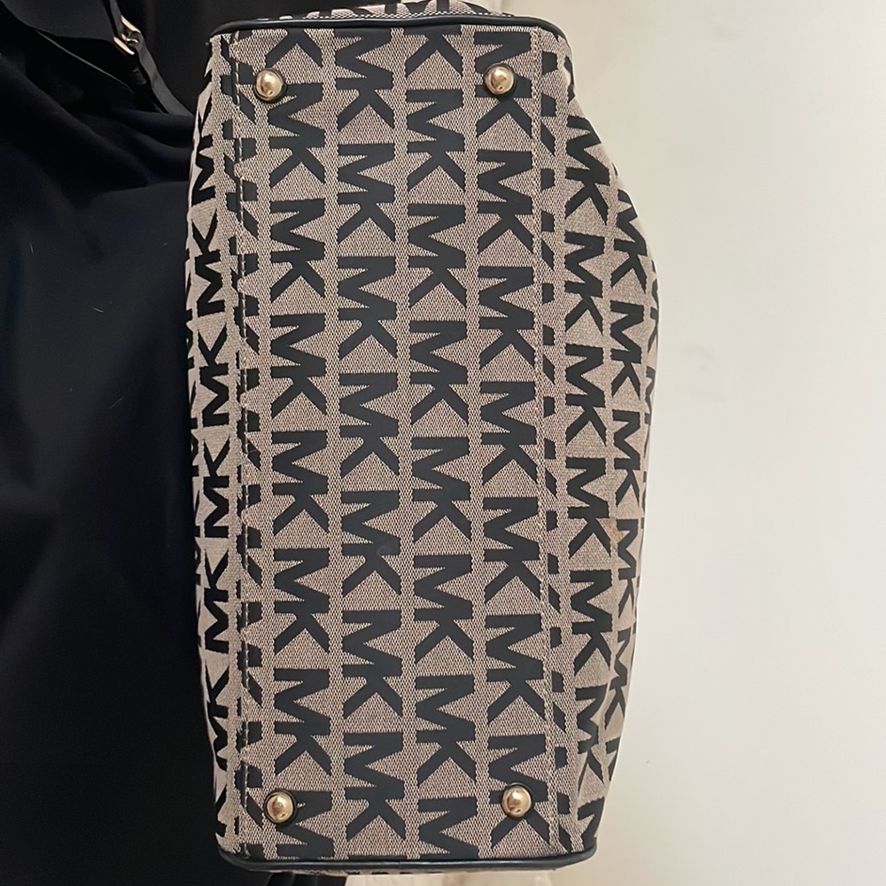 Michael Kors Purse - Picture 7 of 16